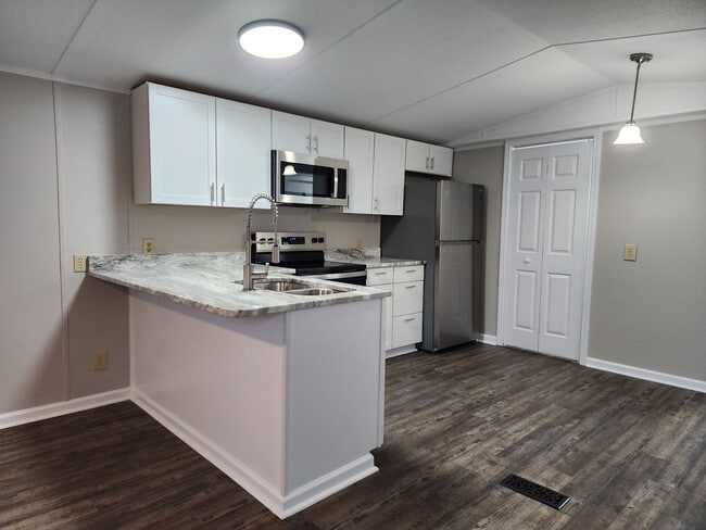 Building Photo - 110 Poston Dr