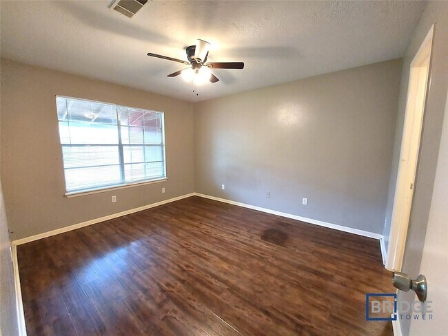 Building Photo - 1611 Hazelwood St