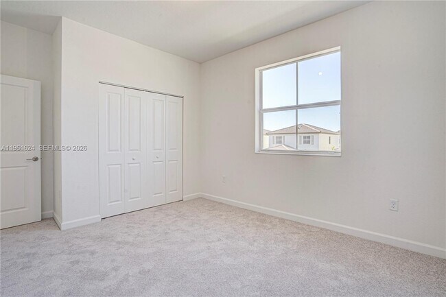 Building Photo - 2728 SE 24th Ct