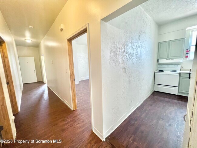 Building Photo - 1930 Boulevard Ave