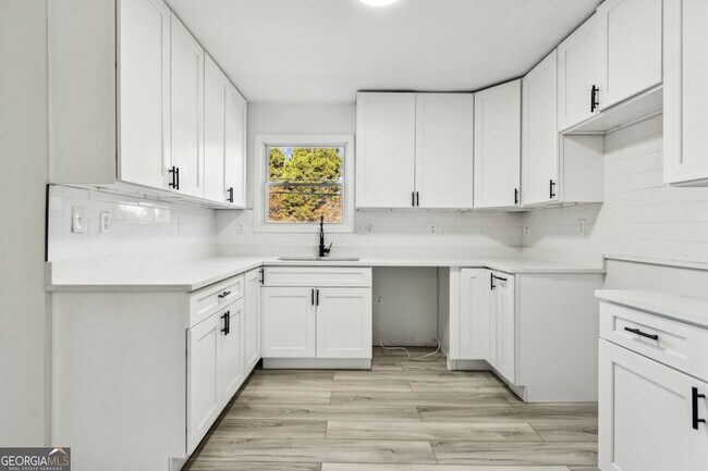 Building Photo - 597 Paper Mill Rd