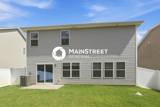 Building Photo - 4 Bedroom Pet-Friendly Home in Charlotte, NC with Main Street Renewal