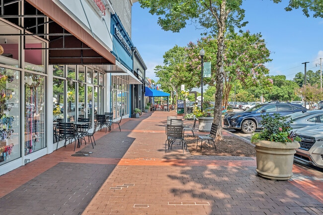 Building Photo - 1820 Park Dr