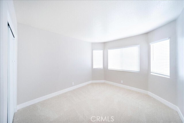 Building Photo - 24687 New Haven Dr