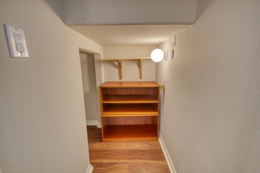 Building Photo - 14101 Dickens St