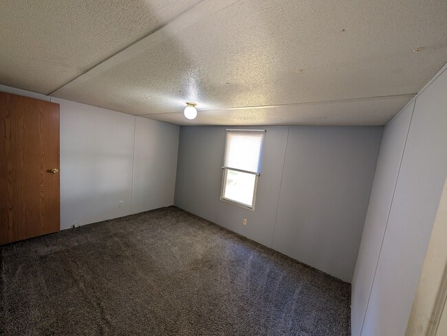 Building Photo - 28 Ransdell Ln