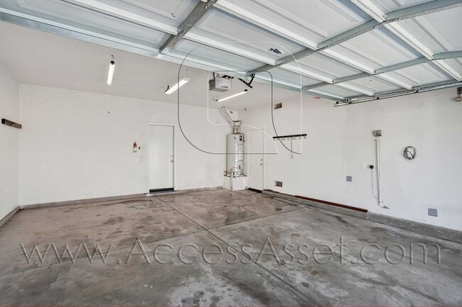 Building Photo - Charming 3 Bed/2 Bath Home In A Desirable ...