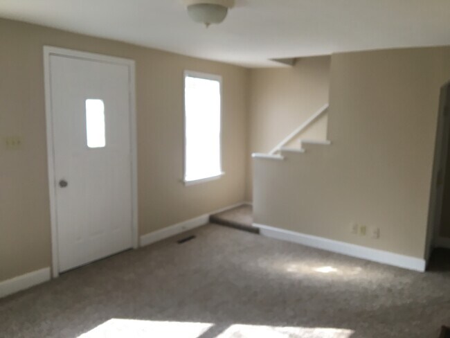 Building Photo - 8 S Morning St