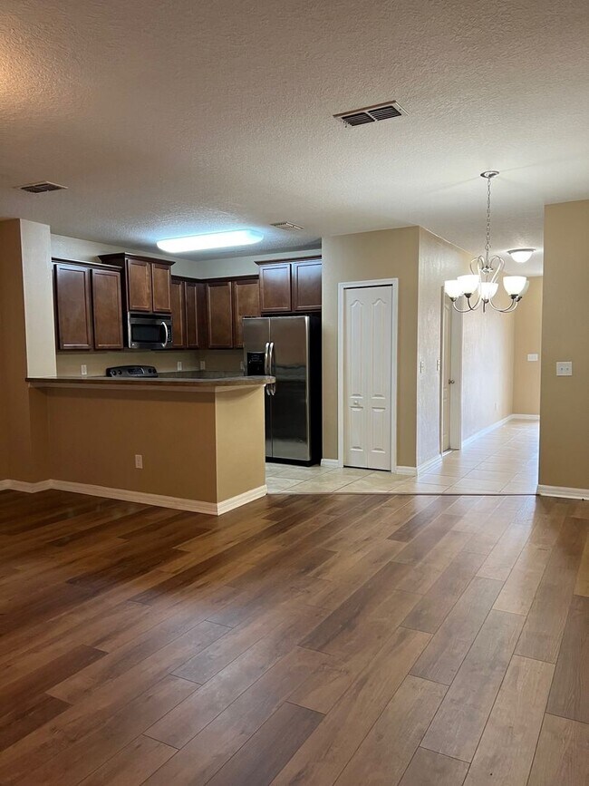 Building Photo - 3/2.5 Two-Story Townhouse with 1 Car Garage in Gated Community- Longwood!