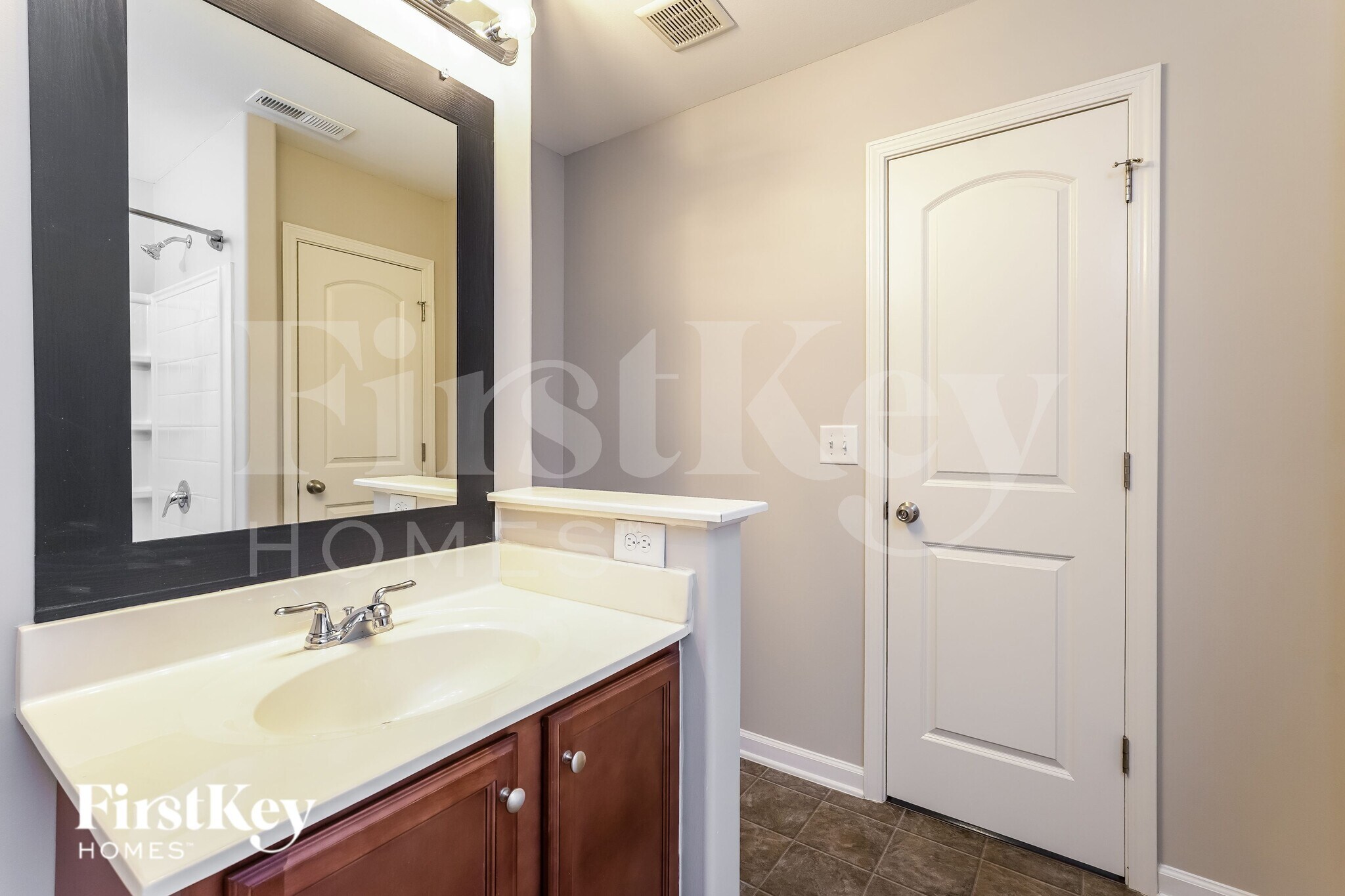 Building Photo - 6600 Maderia Ct