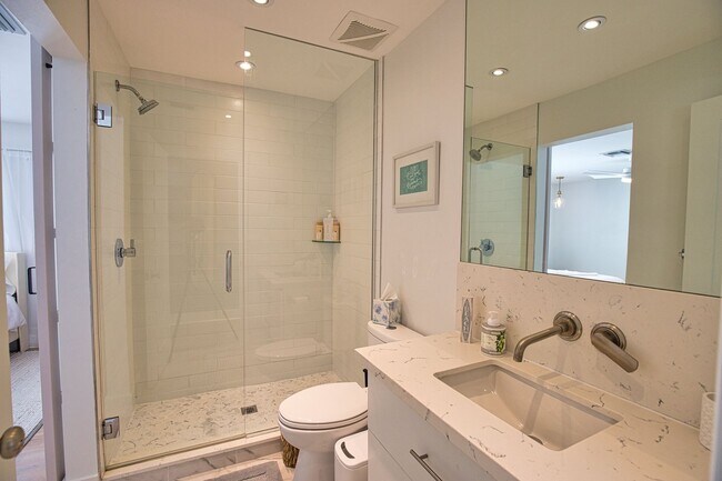 Building Photo - Seasonal Venice Island Pool Home half block from Golden Beach deeded access to the Gulf!