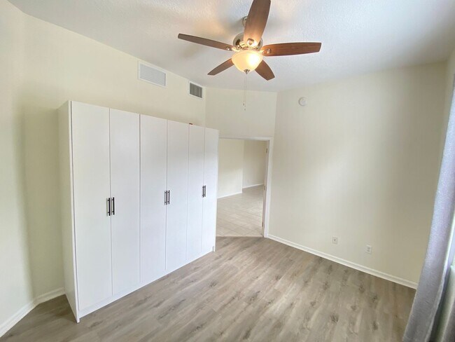 Building Photo - 9435 Myrtle Creek Ln