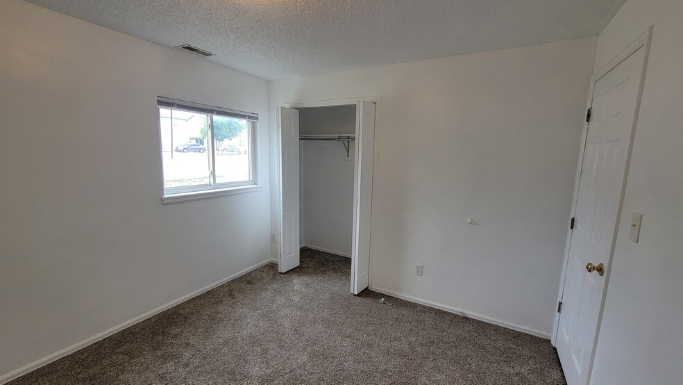Front bedroom - recent new carpet - 6640 Provincial Dr