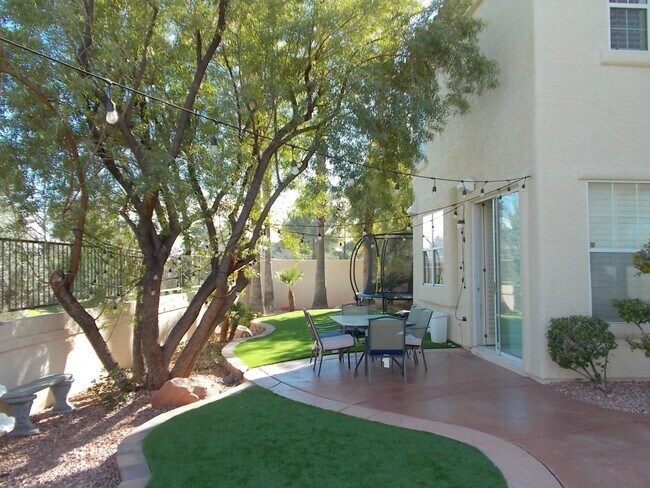 Building Photo - Stunning Fully Remodeled Luxury Home in Peccole Ranch