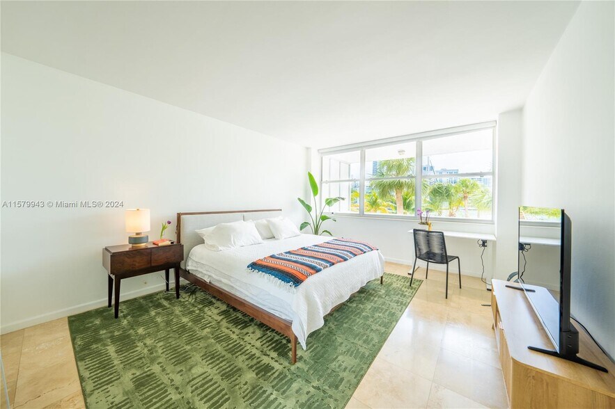 Building Photo - 11 Island Ave