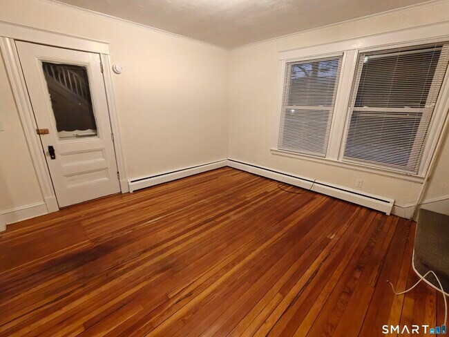 Building Photo - 387 Plainville Ave