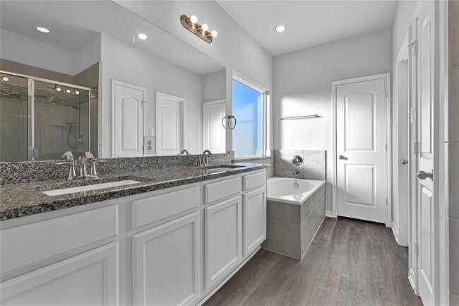 Building Photo - 13010 Laura Lake Dr