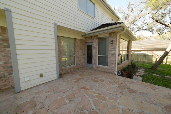 Building Photo - RENOVATED 4-BEDROOM IN MISSION RIDGE