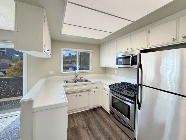 Building Photo - 825 Normark Terrace