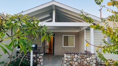 Building Photo - Huntington Beach Charming 3 Bedroom House