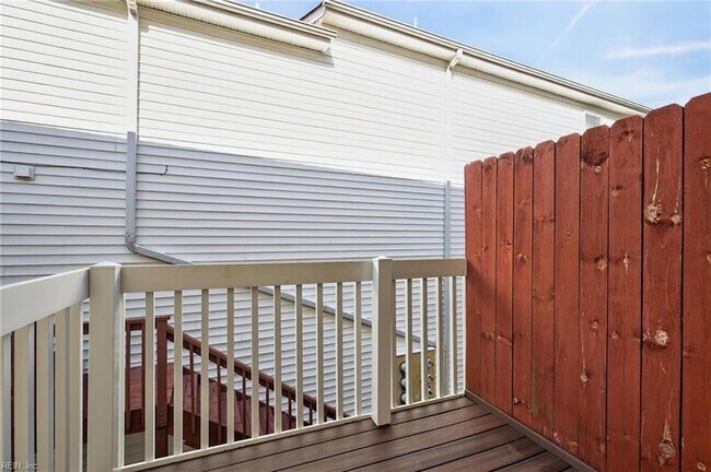 Building Photo - 2232 Vista Cir