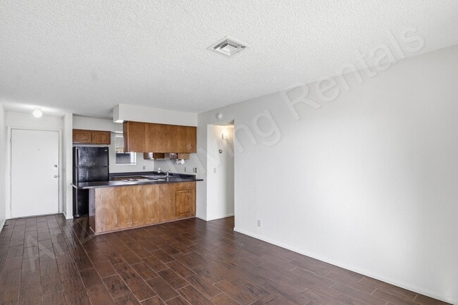 Building Photo - 1720 Bahama Ave
