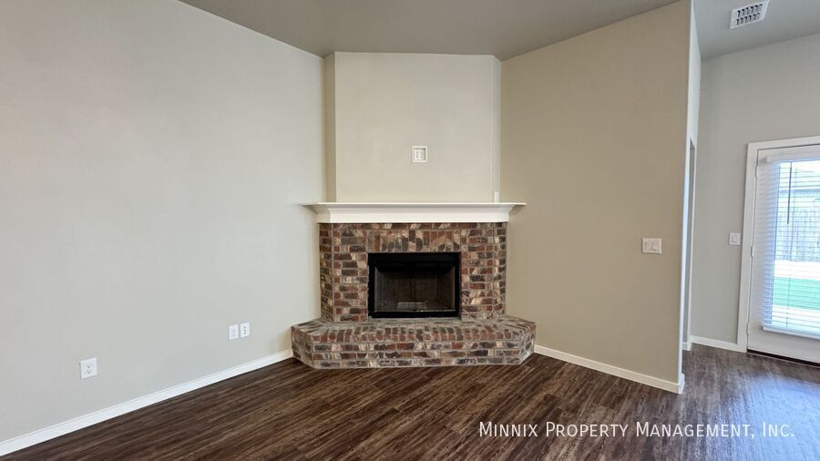 Building Photo - 2006 Kenwood Ave