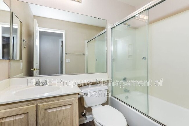 Building Photo - 624 W Douglas Ave