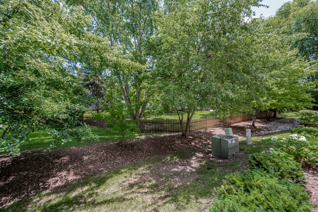 Building Photo - 2835 White Thorn Cir