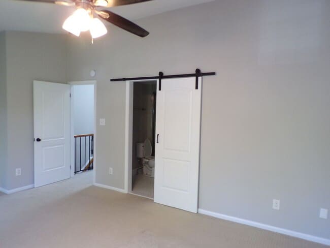 Building Photo - Two Primary Suite Townhouse
