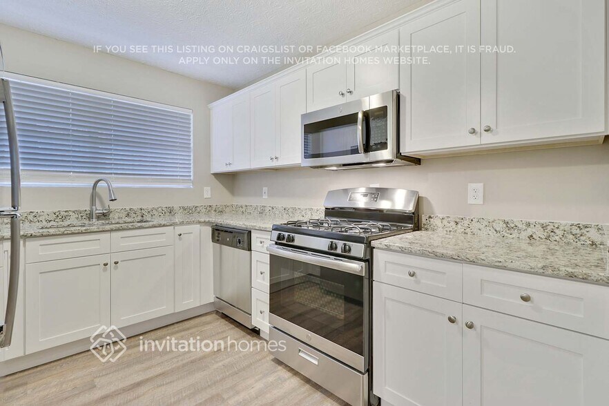Building Photo - 626 Waynes Ct SE