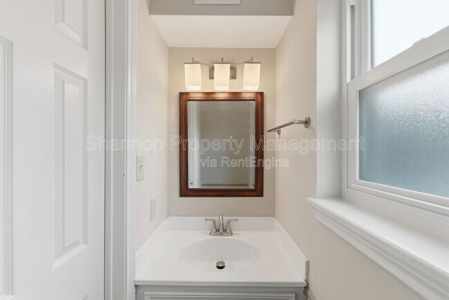 Building Photo - 12635 Ivyforest Dr