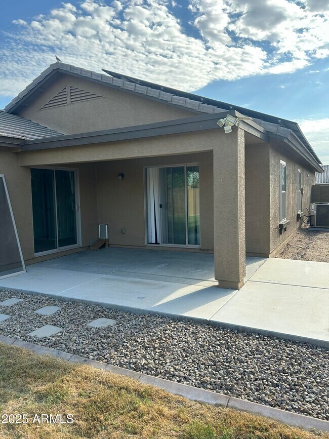 Building Photo - 964 S 166th Ave