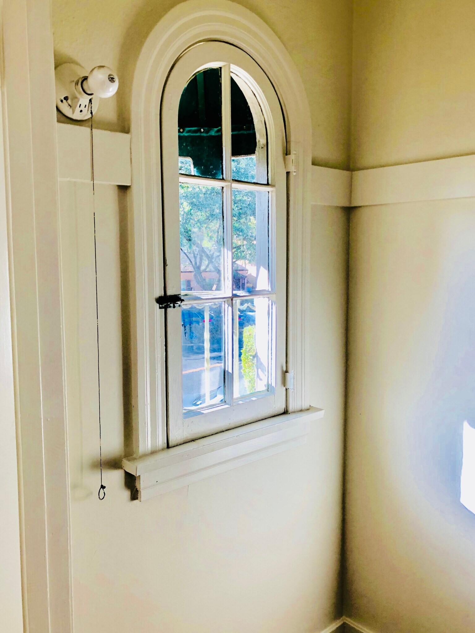 Walk in Closet - 1134 N Gardner St