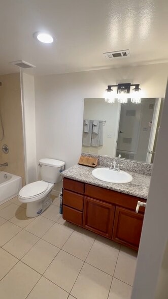 Building Photo - 521 S Alameda St