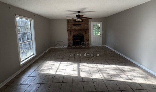 Building Photo - 102 Briarmeade Dr