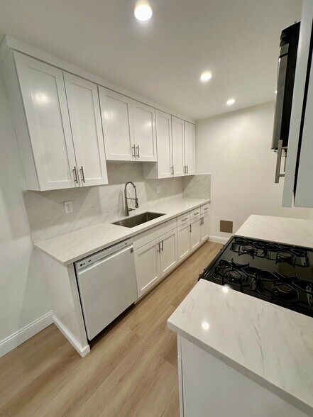 Building Photo - 1124 21st St