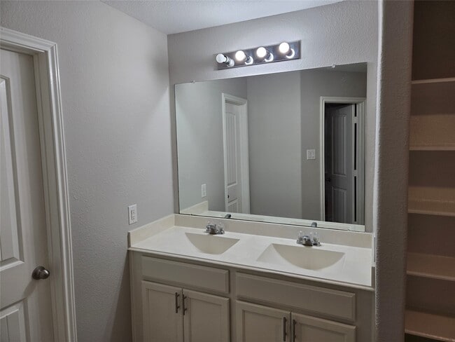 Building Photo - 18306 Sonora Brook Ln