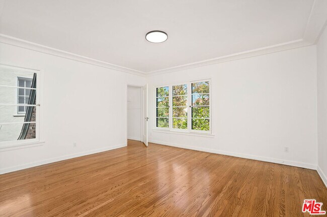 Building Photo - 135 N Orange Dr