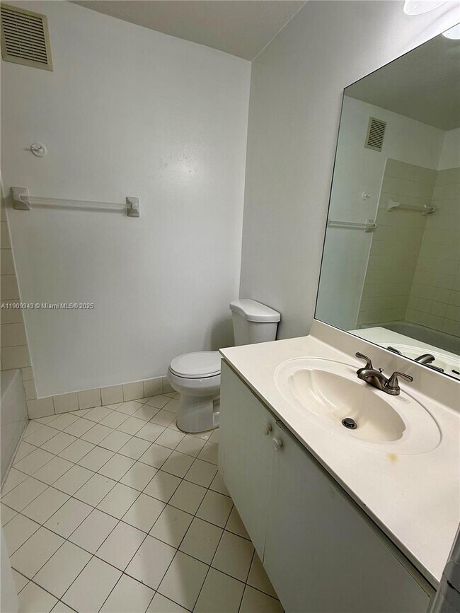 Building Photo - 980 NE 33rd Terrace