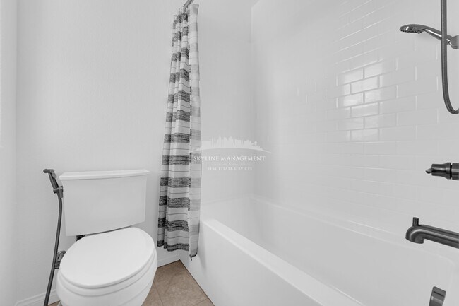 Building Photo - 4066 Painted Lady Ave