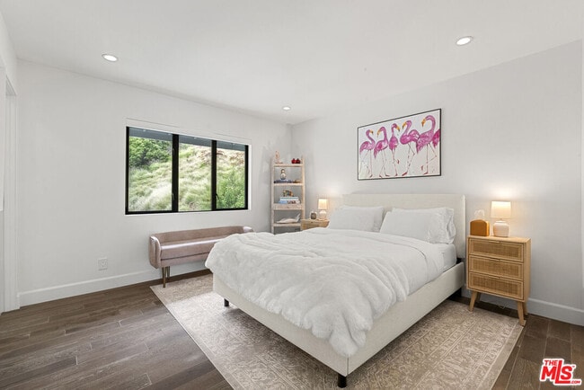 Building Photo - 1739 San Ysidro Dr