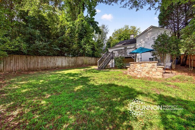 Building Photo - Adorable 3 Bedroom in Plaza Midwood Close to Everything