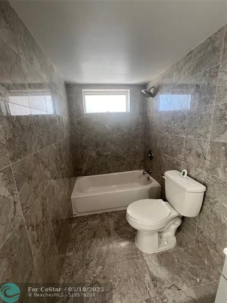 Building Photo - 1407 NE 56th St