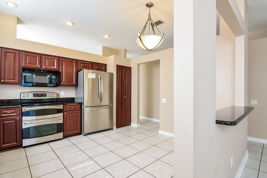 Building Photo - 5523 Terrain De Golf Dr