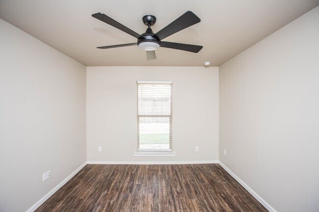 Building Photo - 2126 N Jayton Ave
