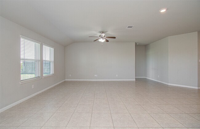 Building Photo - 2815 Dry Creek Dr