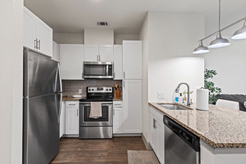 Building Photo - 3801 Vitruvian Way