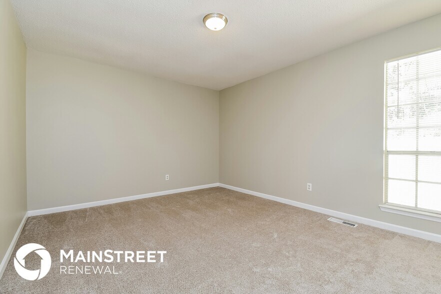 Building Photo - 5818 Dug Hollow Rd