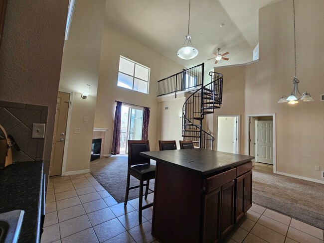 Building Photo - Beautiful Townhouse located near Fiddlers ...